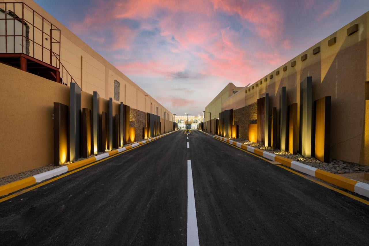 Mirada Gold Jizan - Resort & Private Pools Eksteriør billede The main road through the park