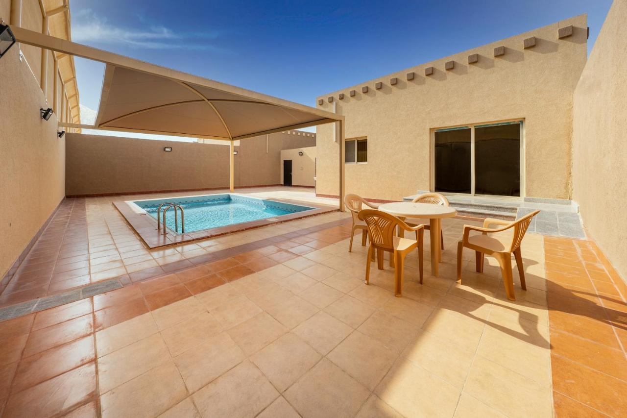 Mirada Gold Jizan - Resort & Private Pools Eksteriør billede A swimming pool in a villa in Al Reef, Abu Dhabi