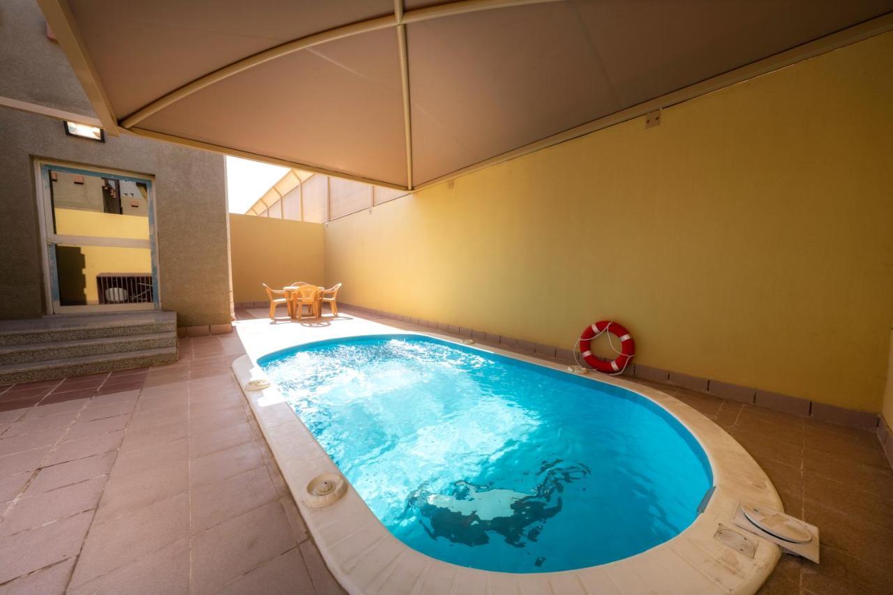 Mirada Gold Jizan - Resort & Private Pools Eksteriør billede Swimming pool at the hotel
